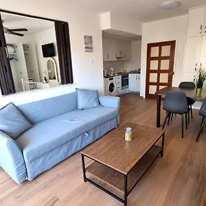 Sea View - 2 Min Walk To The & 200 Mbit Highspeed Internet Apartament Larnaca